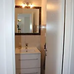 House Of 98 M² With Three Bedrooms, Two Bathrooms 度假居 *