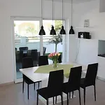 House Of 98 M² With Three Bedrooms, Two Bathrooms *