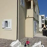 House Of 98 M² With Three Bedrooms, Two Bathrooms 度假居