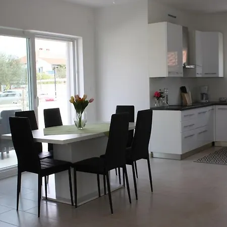 House Of 98 M² With Three Bedrooms, Two Bathrooms 沃迪切