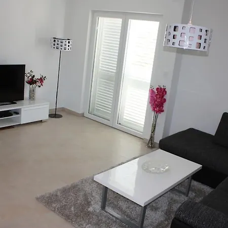 House Of 98 M² With Three Bedrooms, Two Bathrooms 度假居 *