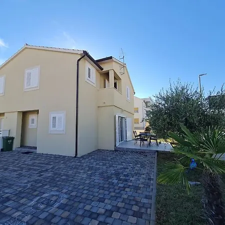 House Of 98 M² With Three Bedrooms, Two Bathrooms 度假居