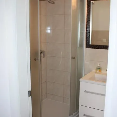 House Of 98 M² With Three Bedrooms, Two Bathrooms 度假居 沃迪切