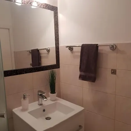 House Of 98 M² With Three Bedrooms, Two Bathrooms 度假居 *