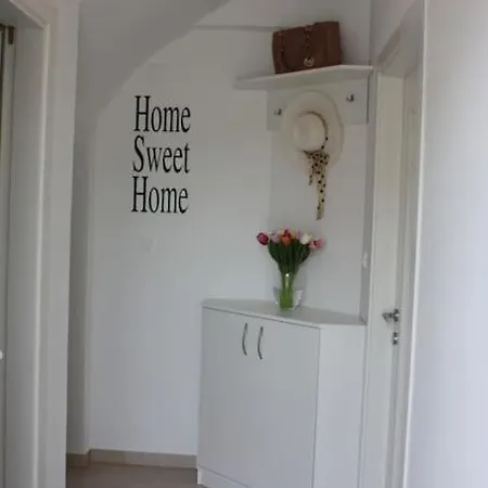 House Of 98 M² With Three Bedrooms, Two Bathrooms 度假居 沃迪切