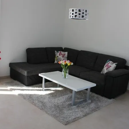 House Of 98 M² With Three Bedrooms, Two Bathrooms * 沃迪切