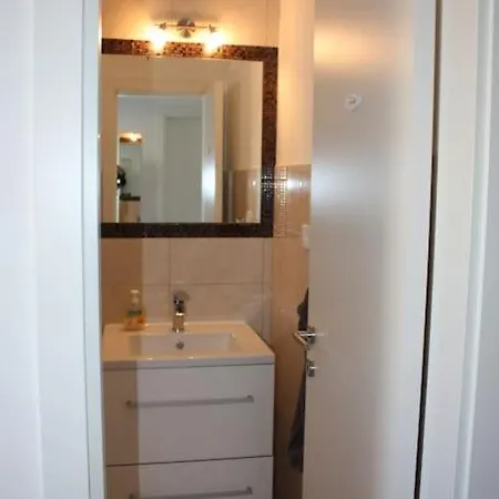 House Of 98 M² With Three Bedrooms, Two Bathrooms 度假居 *