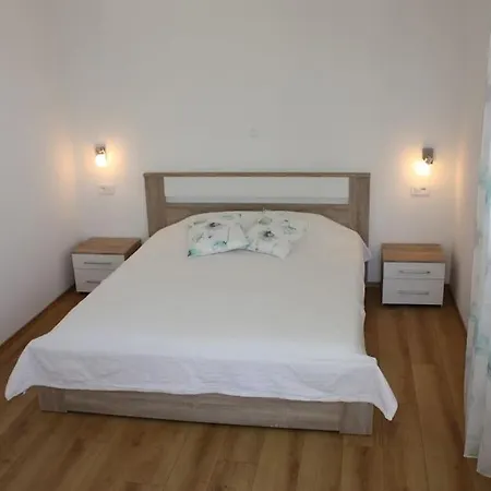 House Of 98 M² With Three Bedrooms, Two Bathrooms 度假居 沃迪切