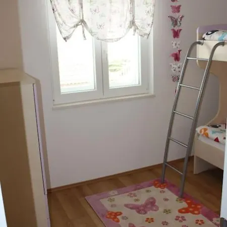 House Of 98 M² With Three Bedrooms, Two Bathrooms *