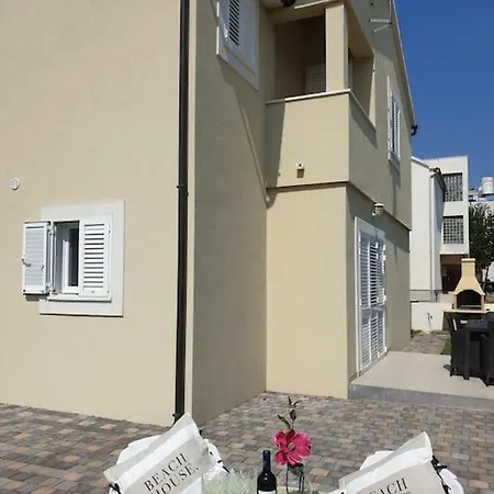 House Of 98 M² With Three Bedrooms, Two Bathrooms 度假居