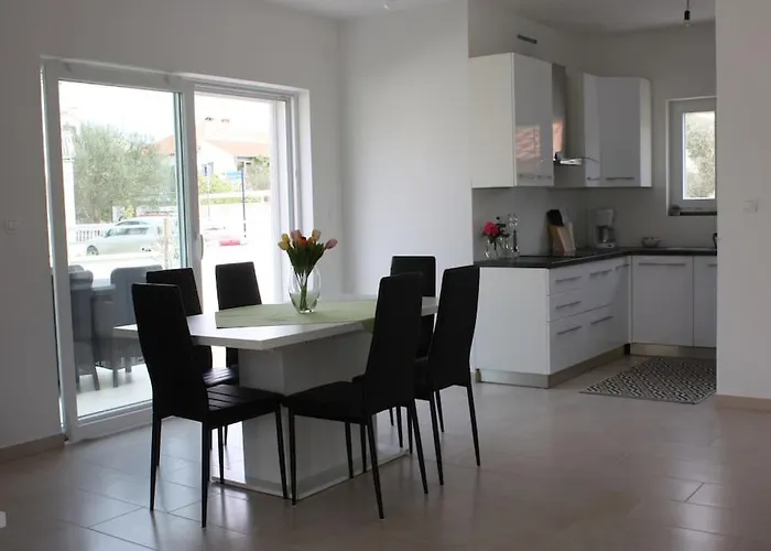 House Of 98 M² With Three Bedrooms, Two Bathrooms Vodice