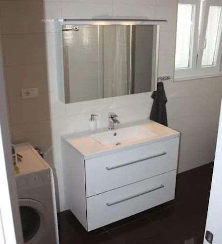 House Of 98 M² With Three Bedrooms, Two Bathrooms * Vodice