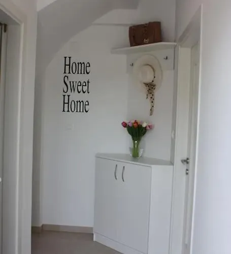 House Of 98 M² With Three Bedrooms, Two Bathrooms Casa vacanze Vodice