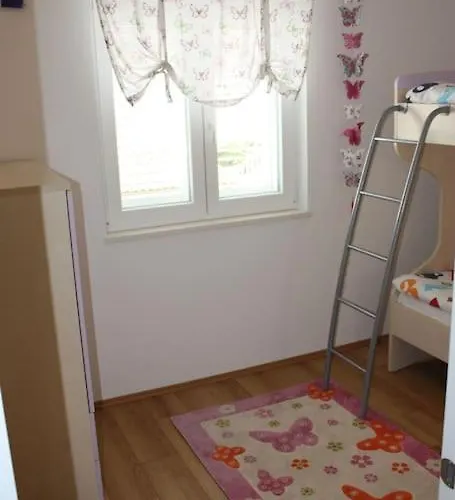 House Of 98 M² With Three Bedrooms, Two Bathrooms *